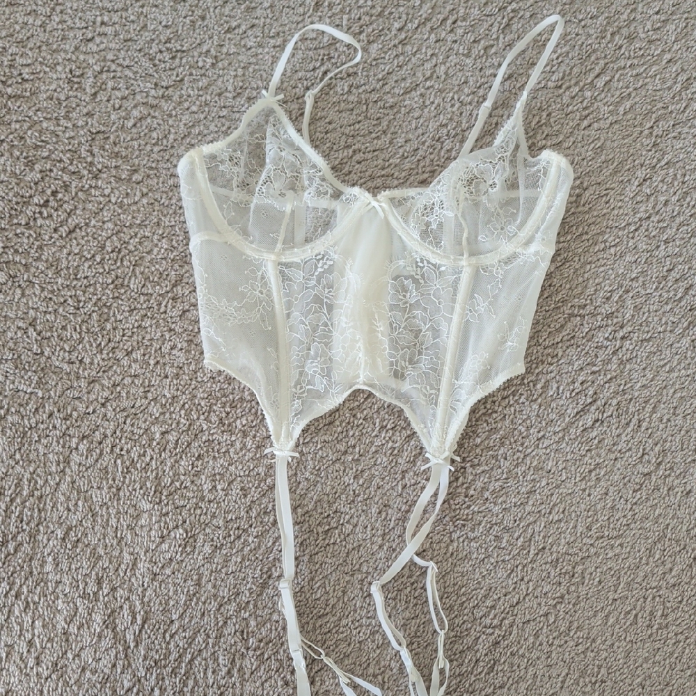 SKIMS White Lace Corset Lingerie